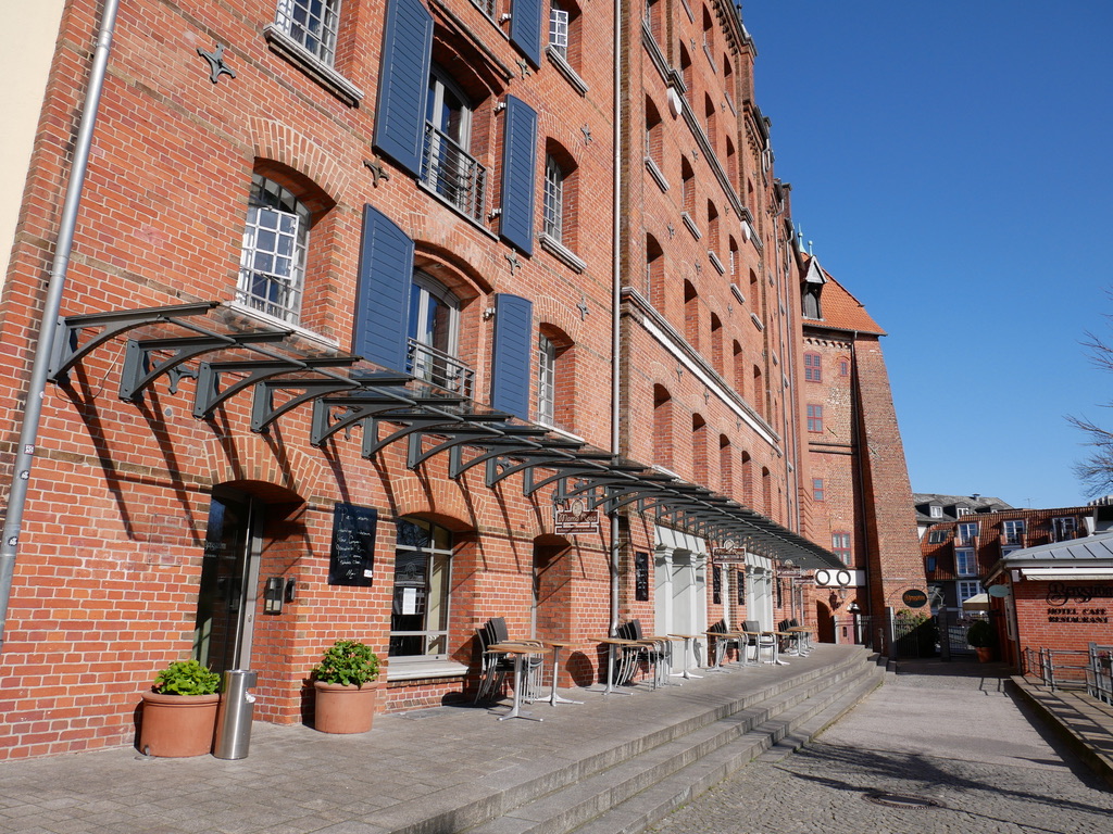 EA352E9B-FD16-4B4C-8A48-53A02597A714_1_105_c