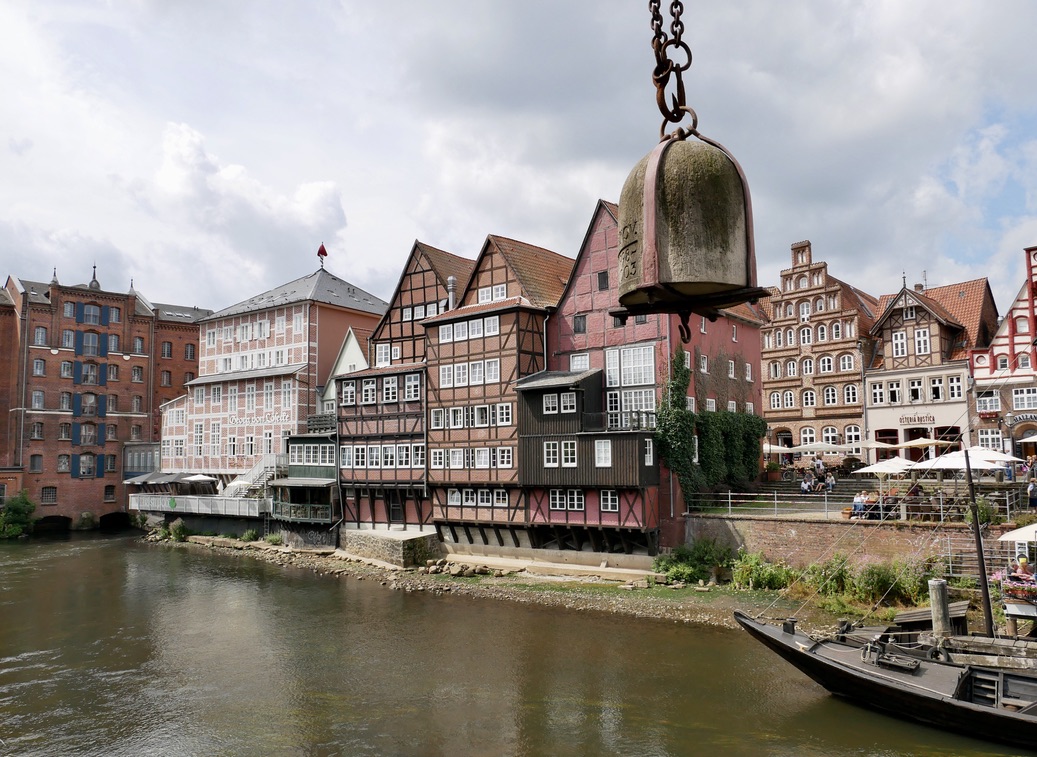 C79B0C35-8BF3-465E-A14D-828B9C74F21A_1_105_c