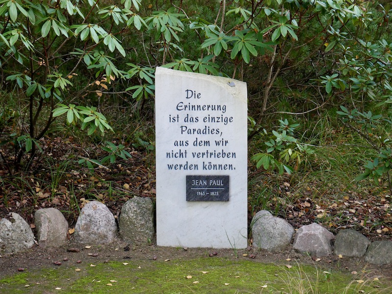 Dieser tröstliche Spruch ziert den Haupteingang des Waldfriedhofs.